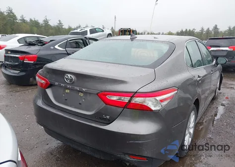 2020 Toyota Camry Le z USA, uszkodzony, nr VIN 4T1C11AK9LU996830